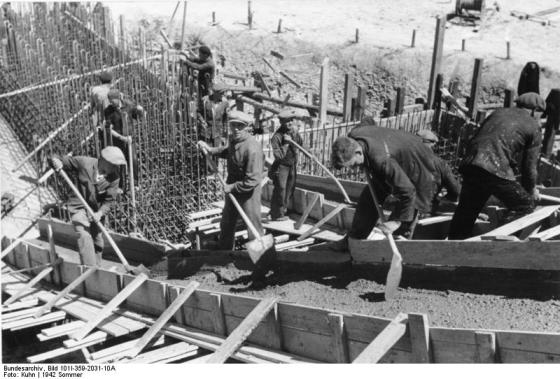 Bundesarchiv_Bild_101I-359-2031-10A,_Frankreich,_Atlantikwall,_Bau.jpg