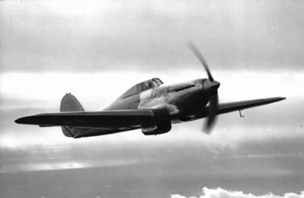 Hurricane_prototype_K5083_1935_in_flight_2.jpg