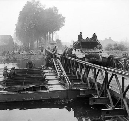 M10 et pont Bailey.jpg