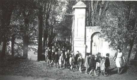 colonie du Pre Nouveau Port St Père.jpg