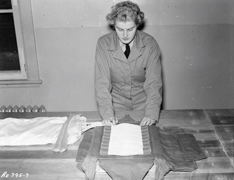 Canaienne Parachute.jpg